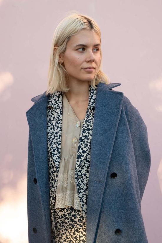  Jess Meany 트렌치 코트 제스 미니 에이븐스 울 코트 슬레이트 블루 - OTHER BRANDS