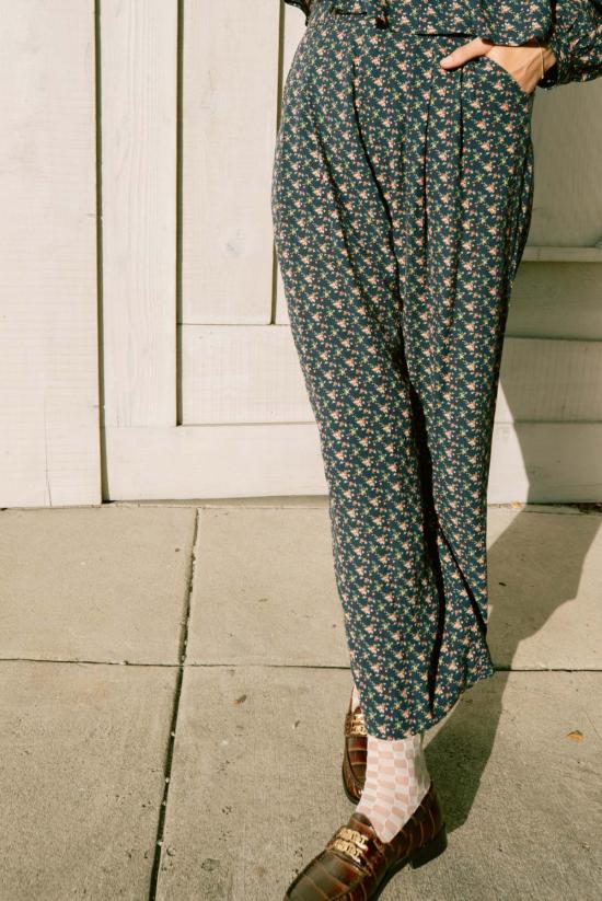  Jess Meany 스트레이트 팬츠 제스 미니 로즈 부케 플리츠 팬츠 - OTHER BRANDS