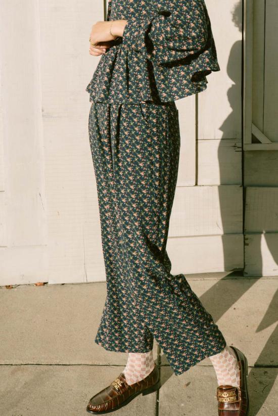  Jess Meany 스트레이트 팬츠 제스 미니 로즈 부케 플리츠 팬츠