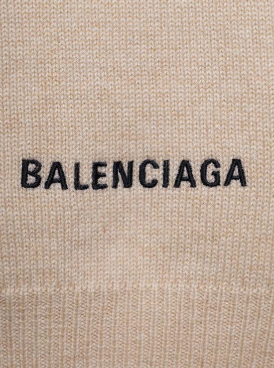  발렌시아가 스웨터 뒷면에 로고 자수가 있는   (베이지색) - BALENCIAGA