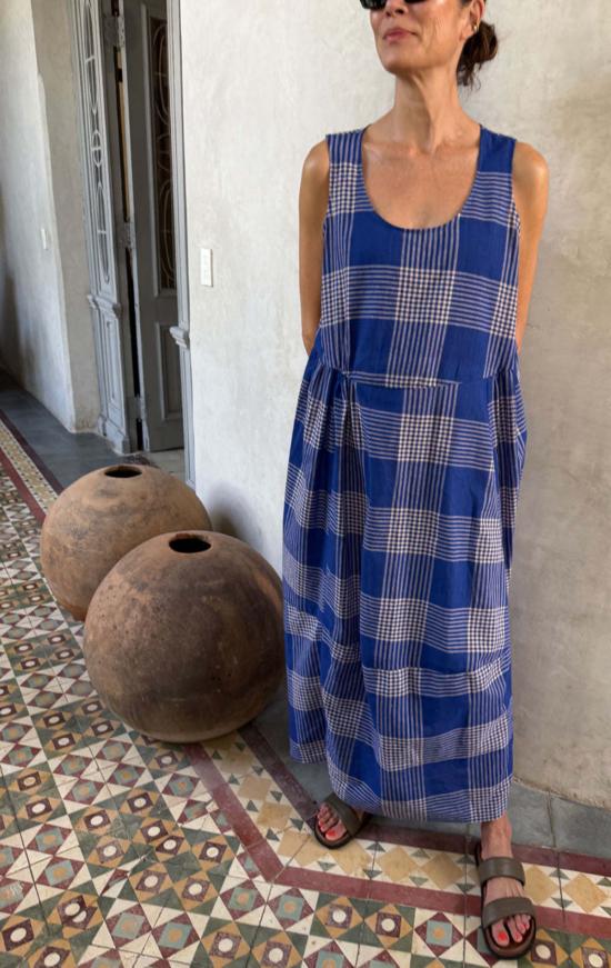  투 롱 원피스 코발트 블루/페일 피치 컬러의  플래드 버블 비치 드레스