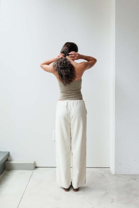  앳 던 민소매 티셔츠 새벽에. 실크 튜브탑 - AT DAWN.