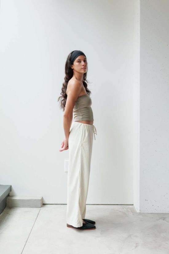  앳 던 민소매 티셔츠 새벽에. 실크 튜브탑 - AT DAWN.