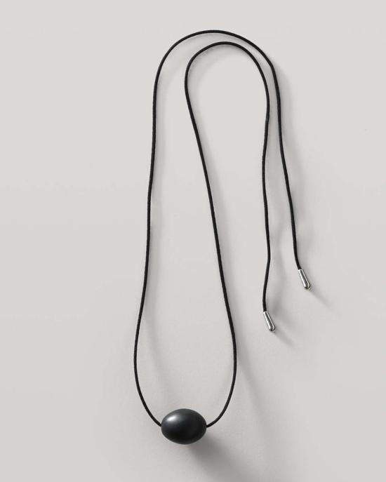  아니카 이네즈 목걸이/팬던트 라지 스톤 엘립스 목걸이