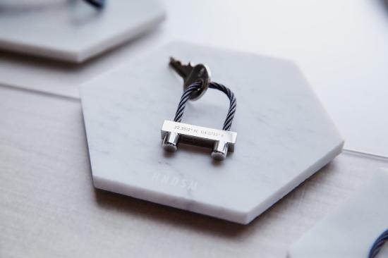  핸섬 키링 Hndsm 홍콩  블랙 티타늄 케이블 - HNDSM