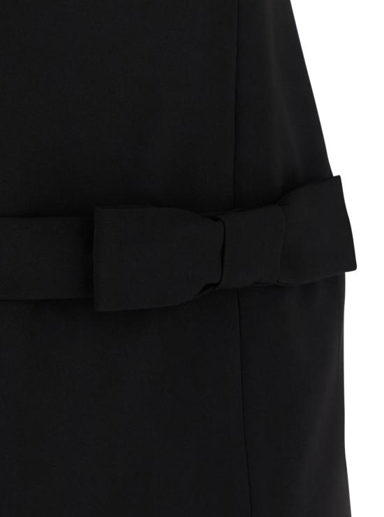  트윈셋 숏 원피스 크루넥 미니 드레스 (리본 디테일 및 로고 플레이트 포함) 블랙 - TWINSET