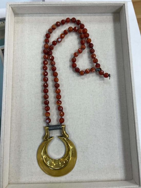  카라 브라운 디자인 목걸이/팬던트 말 모양 황동 목걸이