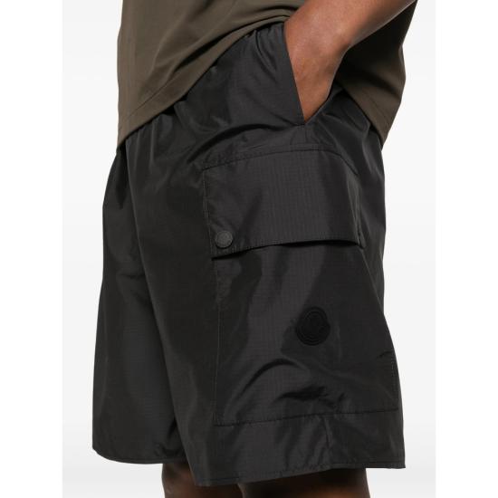 26SS 몽클레어 숏팬츠 598AS 2B000 03 999 BLACK - MONCLER