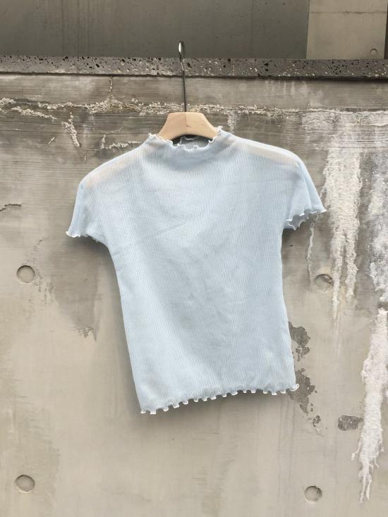  OUOR 블라우스 오우어 마이크로 플리츠 탑 스카이 블루