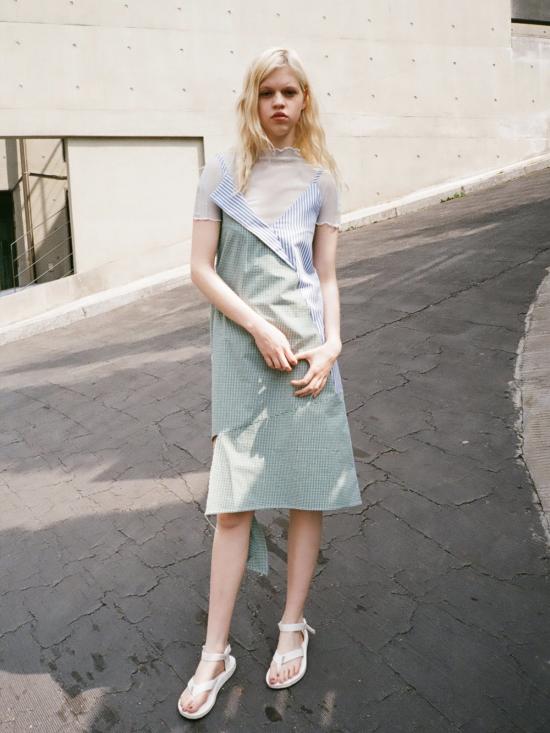  OUOR 블라우스 오우어 마이크로 플리츠 탑 스카이 블루 - OTHER BRANDS