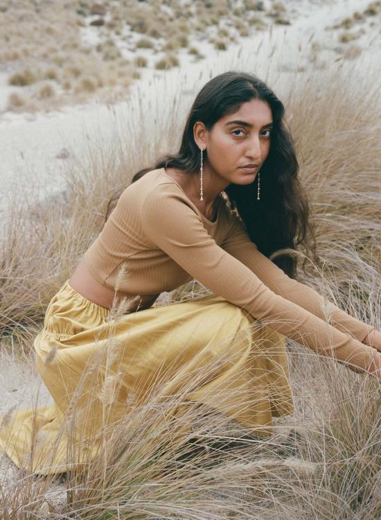  파리 데사이 미디 스커트 루샤 스커트 골든로드 - PARI DESAI