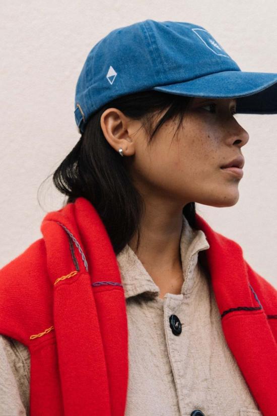  모던 소사이어티 모자 현대 사회가 번창하는 밝은 파란색