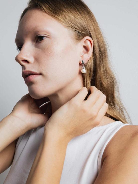  울프 시러스 이어링 울프 서커스 진주 드롭 귀걸이 - WOLF CIRUS