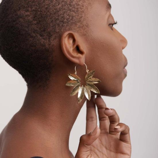  위 아 엔비오 이어링 우리는 Nbo 칼린다 풀스루 을 판매합니다. - WE ARE NBO