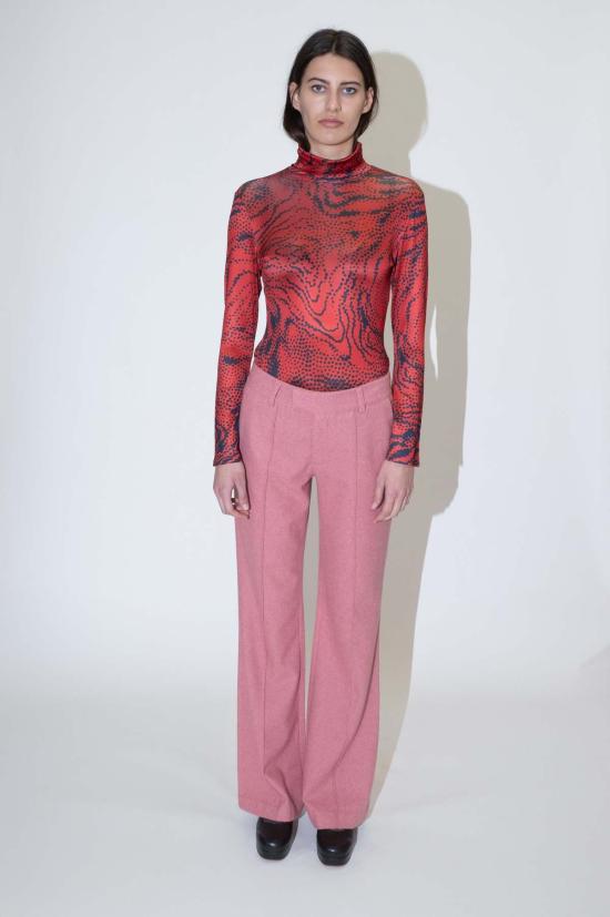  Untitled in Motion 터틀넥 무제 인 모션 오르마  조라 레드 - OTHER BRANDS