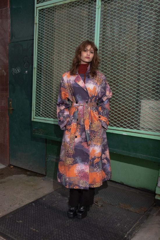  언타이틀드 인 모션 트렌치 코트 제목 없음 움직임 니모니 트렌치 트라문타나 - UNTITLED IN MOTION