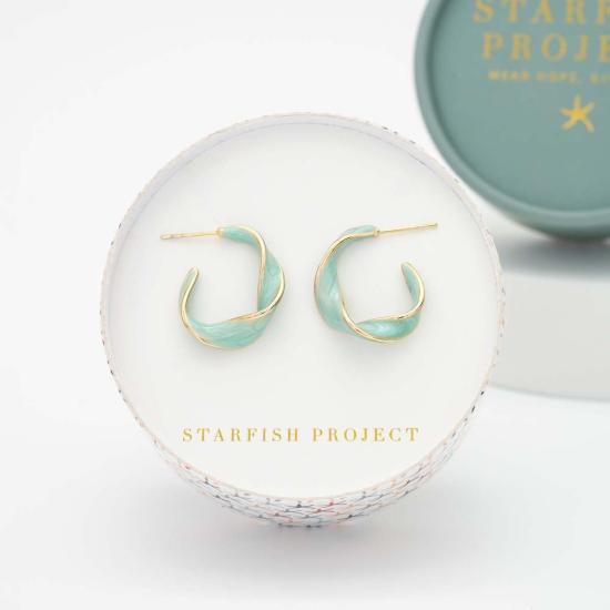  스타피쉬 프로젝트 이어링 에 독특한 후프 귀걸이를 더했습니다. - STARFISH PROJECT