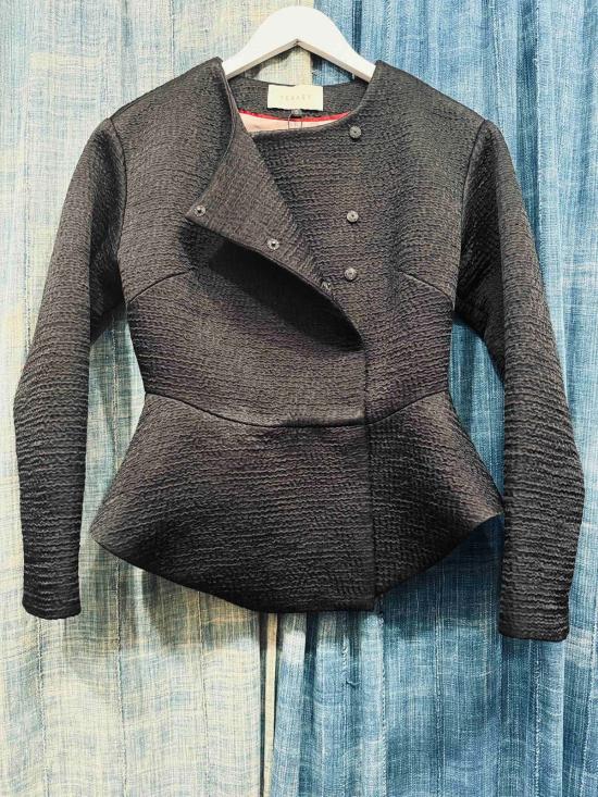  예세이트 자켓 예사엣 아이보리 페플럼 재킷 블랙 - YESAET