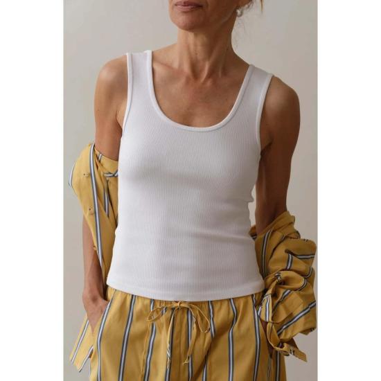  도니 민소매 티셔츠 . 립 스쿠프 탱크 파우더