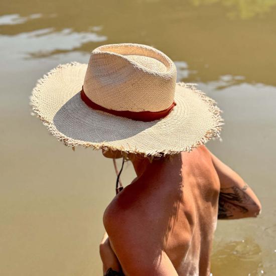  민가 모자 밍가 브리아나 마디아 티키