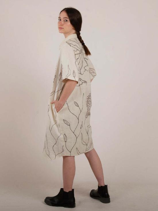  IKKIVI 롱 원피스 이키비 송 오브 버즈 셔츠 드레스 오프 화이트 - IKKIVI