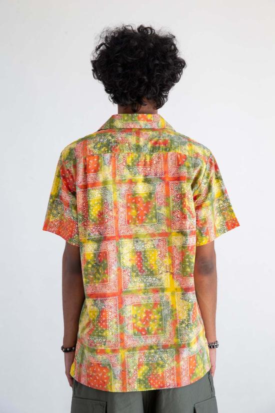  Graphia New York 반팔 셔츠 '데시' 반팔 캠프 칼라 레드 바틱 반다나 프린트 - GRAPHIA NEW YORK