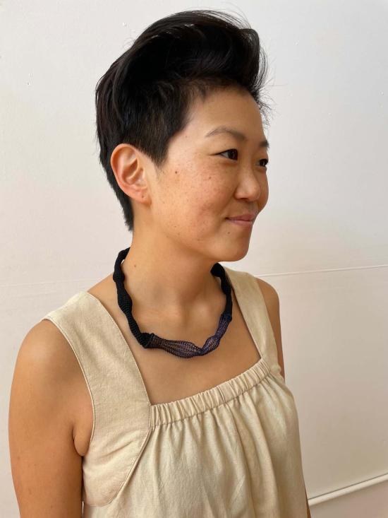  해피 프렌치 갱 목걸이/팬던트 블루 액센트 웨이브 목걸이 (면/금속) - HAPPY FRENCH GANG