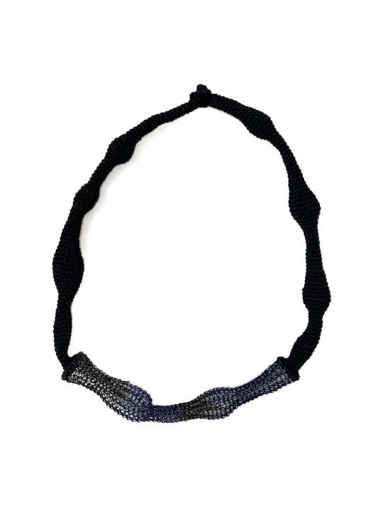  해피 프렌치 갱 목걸이/팬던트 블루 액센트 웨이브 목걸이 (면/금속) - HAPPY FRENCH GANG