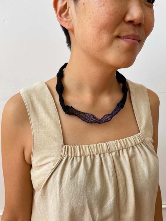  해피 프렌치 갱 목걸이/팬던트 블루 액센트 웨이브 목걸이 (면/금속) - HAPPY FRENCH GANG