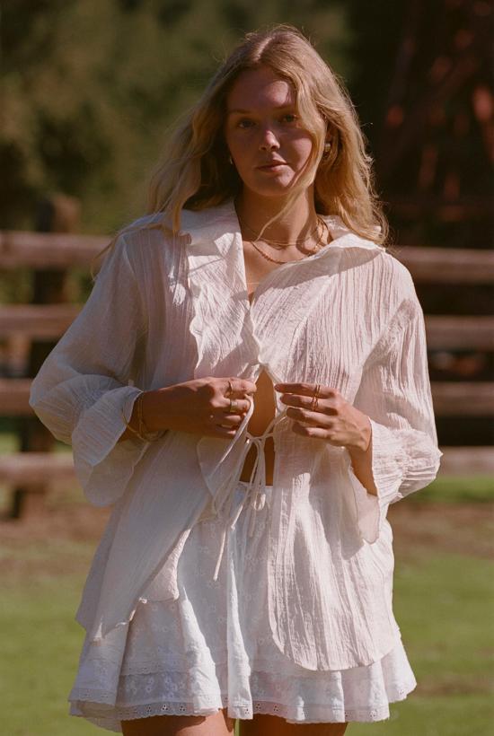  메릿 찰스 블라우스 더 릴리 탑 예약 주문 배송 예정일: 2025년 7월 28일 - MERRITT CHARLES