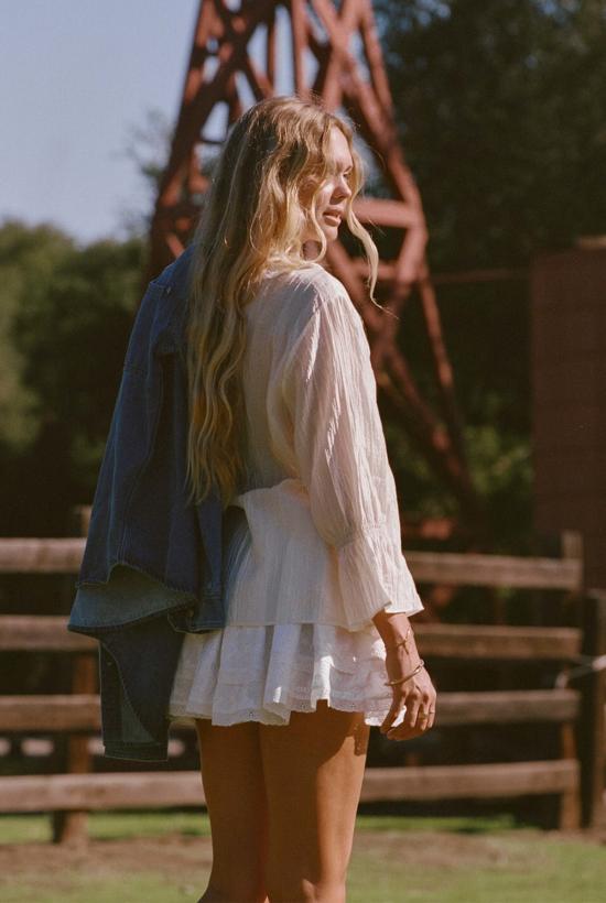  메릿 찰스 블라우스 더 릴리 탑 예약 주문 배송 예정일: 2025년 7월 28일 - MERRITT CHARLES