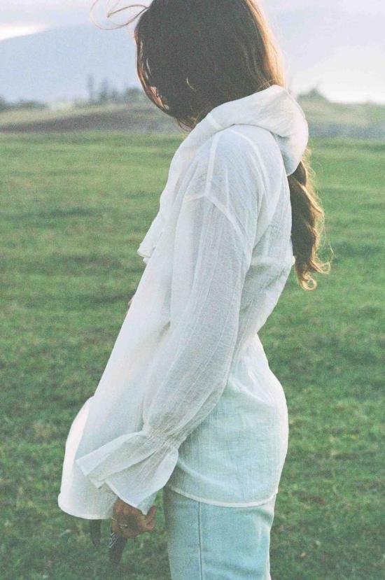  메릿 찰스 블라우스 더 릴리 탑 예약 주문 배송 예정일: 2025년 7월 28일 - MERRITT CHARLES