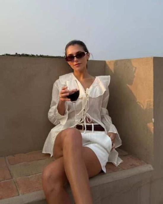  메릿 찰스 블라우스 더 릴리 탑 예약 주문 배송 예정일: 2025년 7월 28일 - MERRITT CHARLES