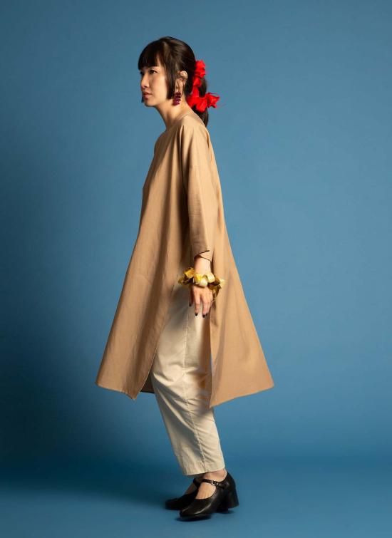  카렘 튜닉 스프링 버드 유니섹스 드롭숄더  골든 브라운 - KAAREM