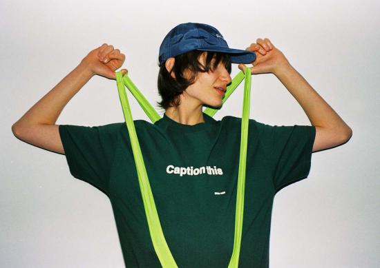  Skim Milk 반팔 티셔츠 탈지유 캡션 이 티셔츠 포레스트 그린 - SKIM MILK