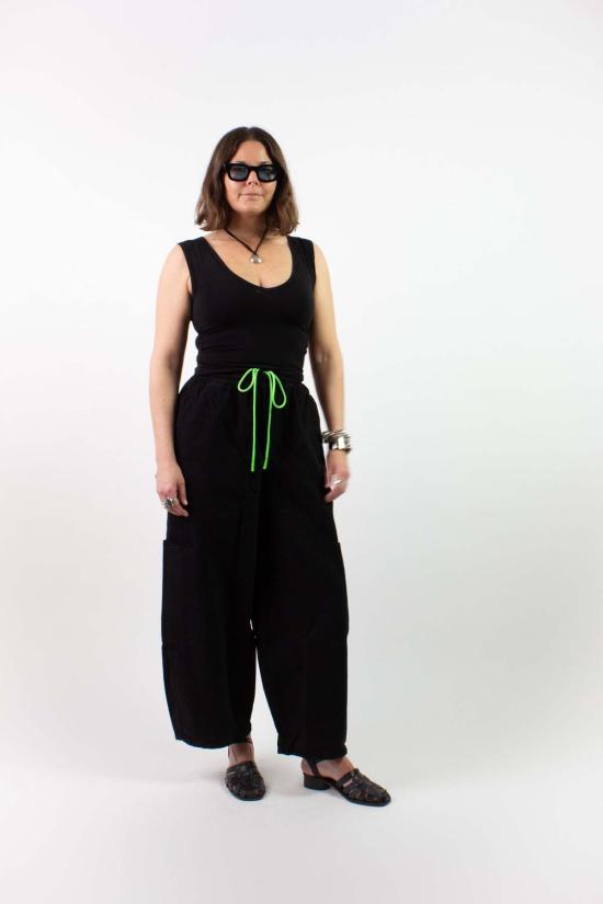  카이 인티메이츠 민소매 티셔츠 리클라인 쉘 슬리브리스 탑 - KYE INTIMATES