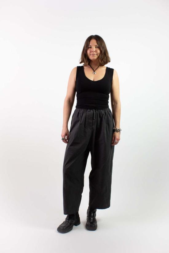  카이 인티메이츠 민소매 티셔츠 리클라인 쉘 슬리브리스 탑 - KYE INTIMATES