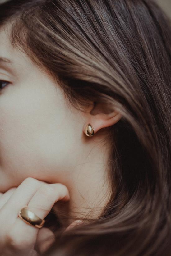  Uni 이어링 유니 에스메 스터드 귀걸이 (황동) - OTHER BRANDS