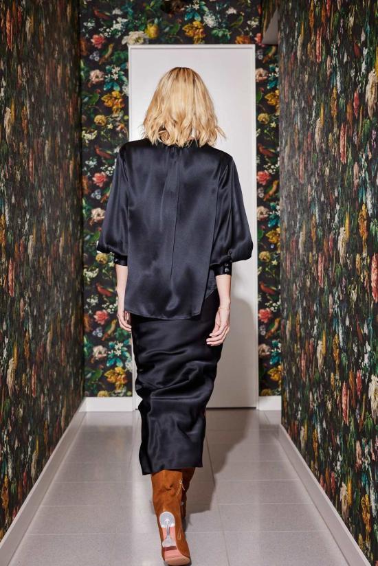  린제이 니콜라스 뉴욕 블라우스 린지 니콜라스 뉴욕 시인  블랙 실크 새틴 - LINDSAY NICHOLAS NEW YORK