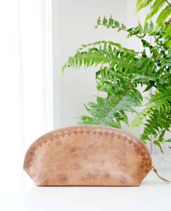  주빌리 트레이딩 코 캐리어 주빌리 트레이딩 컴퍼니 블로섬 여행용 파우치 - JUBILEE TRADING CO.