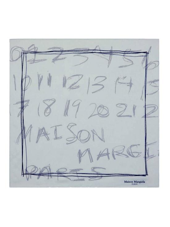  마르지엘라 머플러/스카프 메종  대형 정사각형 스케치 프린트 실크 스카프 라이트 블루 - MAISON MARGIELA