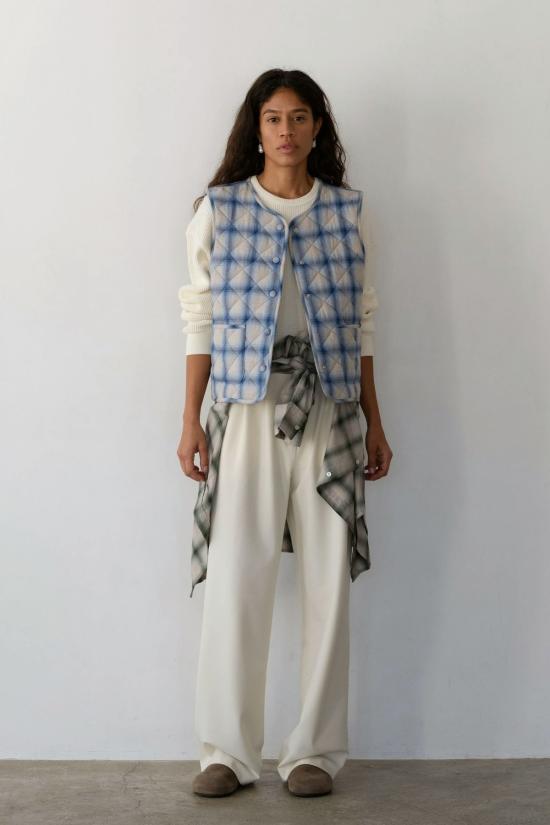  도니 베스트 . 퀼팅 체크무늬 플란넬 조끼 블루베리 - DONNI.