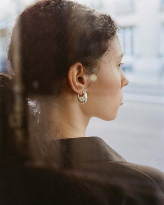  아니카 이네즈 이어링 슬로핑 힌지 후프 골드/실버