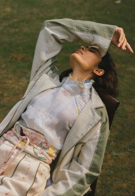  이키비 블라우스 Ikkivi 메도우 핀턱 찬데리  블루 - IKKIVI