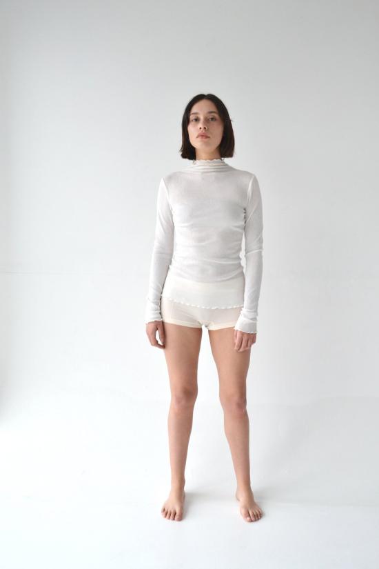  스머키 터틀넥 테이 탑 화이트