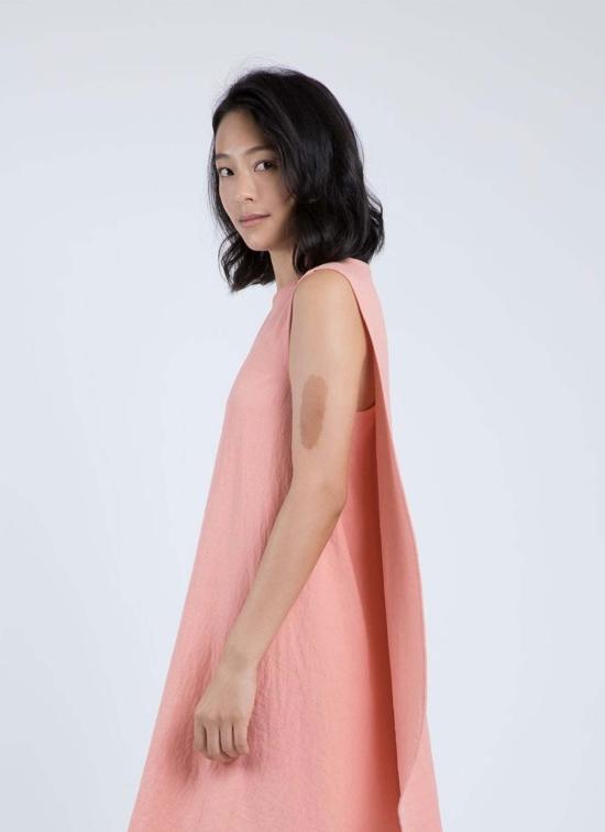  카렘 롱 원피스 턴 슬리브리스 오버랩 맥시 드레스 피치