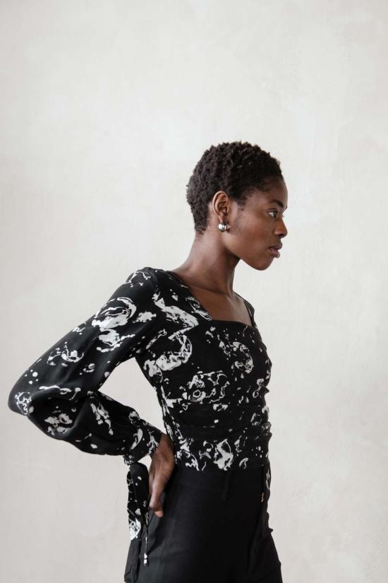  마리아 스탠리 블라우스 햄라인  코스모스 - MARIA STANLEY