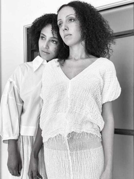  Yesaet 블라우스 Hannah V 넥 탑 에크루 - OTHER BRANDS