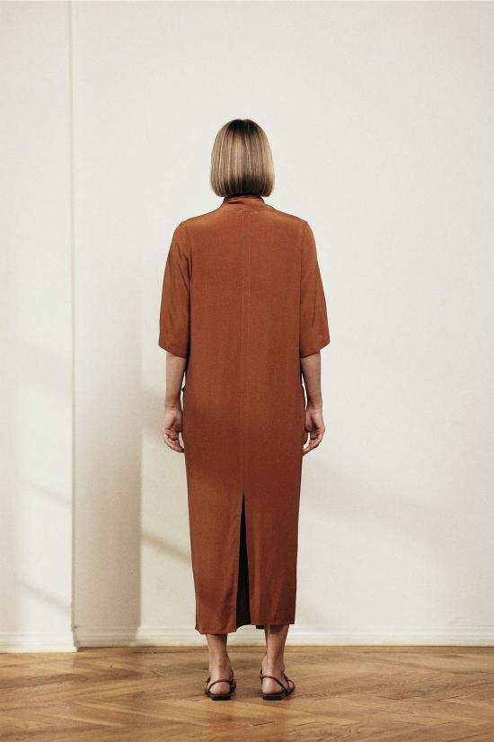  아멘테 롱 원피스 멘테 숄넥 드레이프 우븐 미디 드레스 - AMENTE