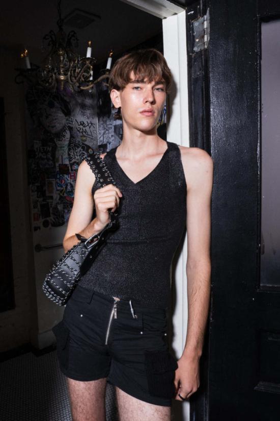  팡 뉴욕 민소매 티셔츠 팡 NYC 트래블링 립 트위스트 스트랩 탑 블랙/화이트 - FANG NYC